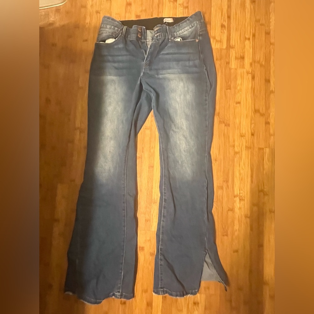 LOW CUT FLARE JEANS